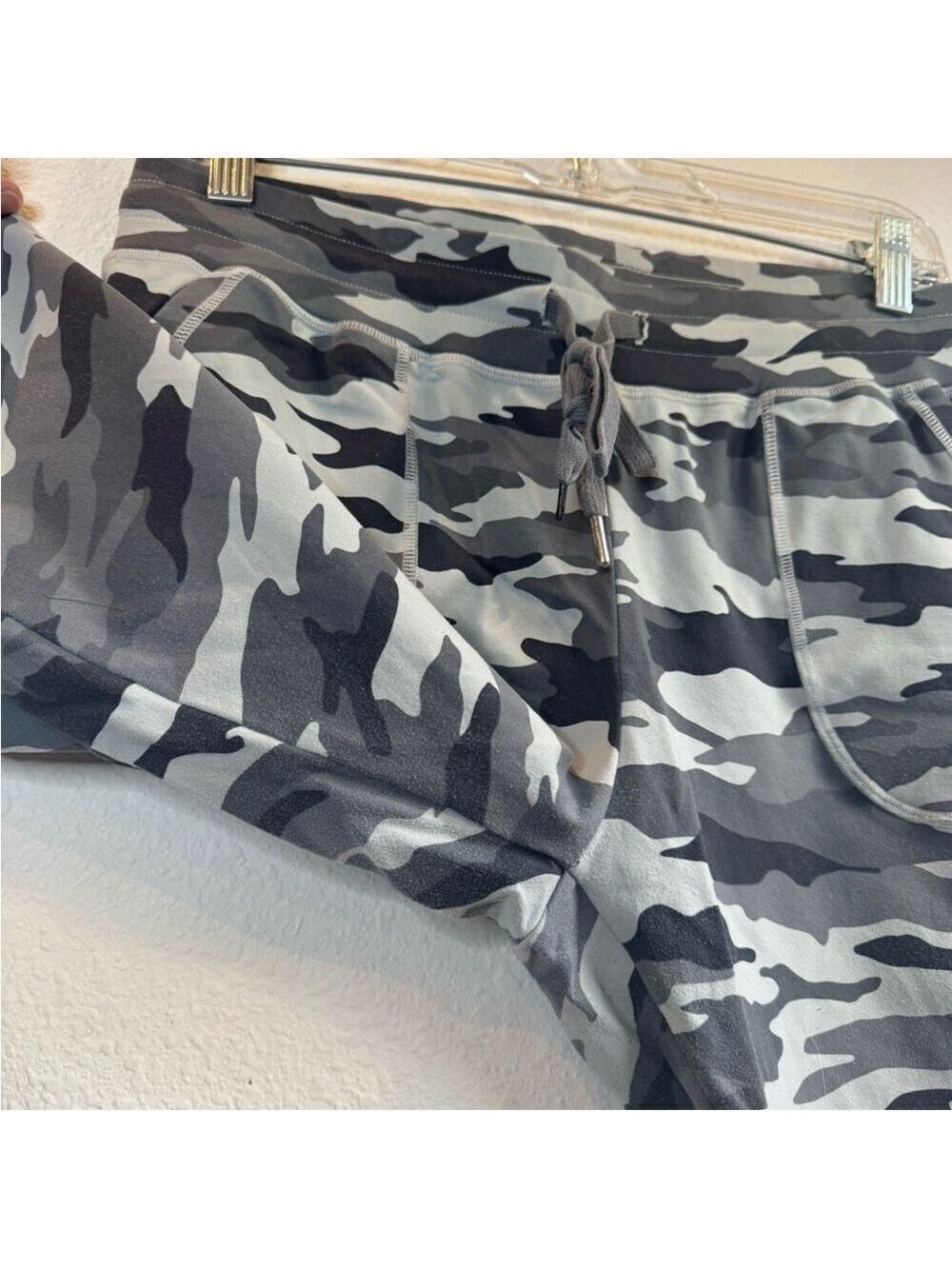 ZYIA ACTIVE ‘Unwind ‘ Joggers White Snow Camo - Picture 7 of 13